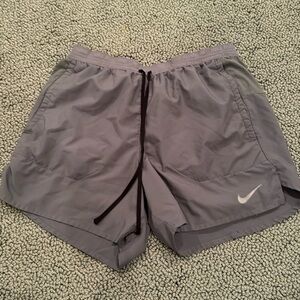 Nike Stride Men's Dri-FIT 5" Brief-Lined Running Shorts size Medium